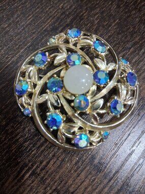1950's Vintage Star brooch pin with blue aurora borealis stones
